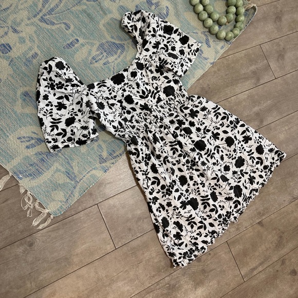 Aqua Black & White Floral Smocked Square-Neck Mini Dress - Picture 10 of 15